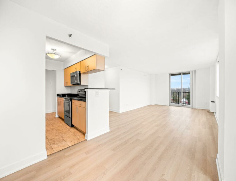 Photos of Apartments & Amenities The Wescott